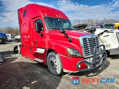 2018 FREIGHTLINER CASCADIA 125 SEMI TRUCK 1FUJGLDR7JLJL4720 - główne zdjęcie licytacji z USA - miniatura