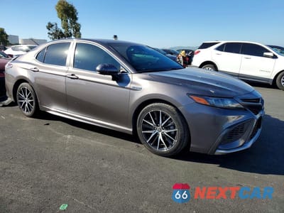 Czwarte zdjęcie samochodu z boku: 2021 TOYOTA CAMRY HYBRID SE VIN:4T1G31AK9MU553008 - miniatura