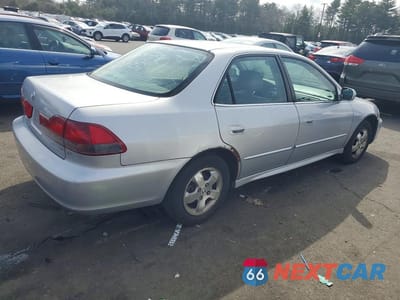 Trzecie zdjęcie samochodu z tyłu: 2001 HONDA ACCORD EX VIN:1HGCG66871A002656 - miniatura