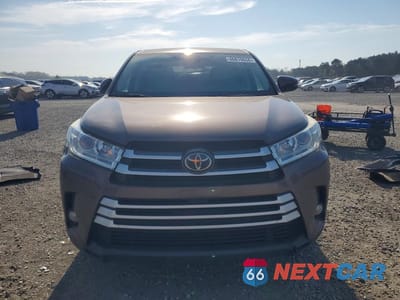 Piąte zdjęcie samochodu w środku: 2017 TOYOTA HIGHLANDER LE PLUS VIN:5TDZZRFH7HS204947 - miniatura