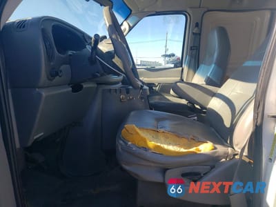 Zdjęcie 7 z 13 samochodu: 2005 FORD E150 DELIVERY VAN VIN:1FTRE14W65HB31083 - miniatura