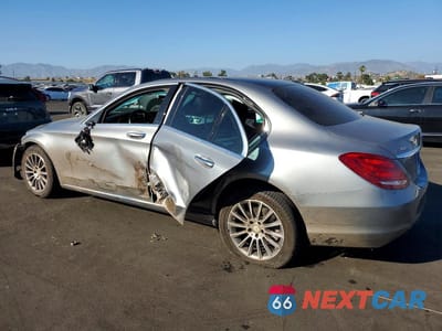 Drugie zdjęcie samochodu z przodu: 2015 MERCEDES-BENZ C 300 4MATIC VIN:55SWF4KB7FU015652 - miniatura