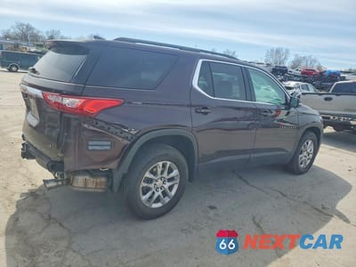 Trzecie zdjęcie samochodu z tyłu: 2021 CHEVROLET TRAVERSE LT VIN:1GNERGKW0MJ214810 - miniatura