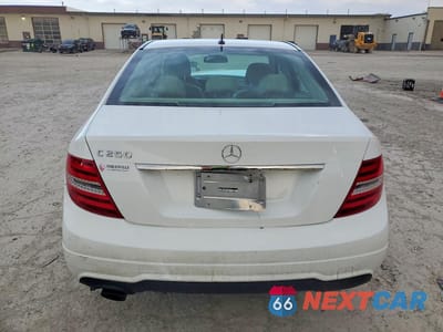 Zdjęcie 6 z 13 samochodu: 2014 MERCEDES-BENZ C 250 VIN:WDDGF4HB1ER309656 - miniatura