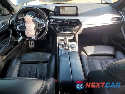 Zdjęcie 8 z 12 samochodu: 2018 BMW M550XI VIN:WBAJB9C53JB036472 - miniatura