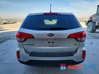 Zdjęcie 6 z 12 samochodu: 2015 KIA SORENTO LX VIN:5XYKT3A64FG594406 - miniatura