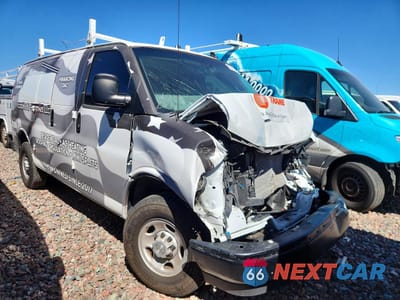 Czwarte zdjęcie samochodu z boku: 2023 CHEVROLET EXPRESS G2500 VIN:1GCWGAFP0P1245935 - miniatura