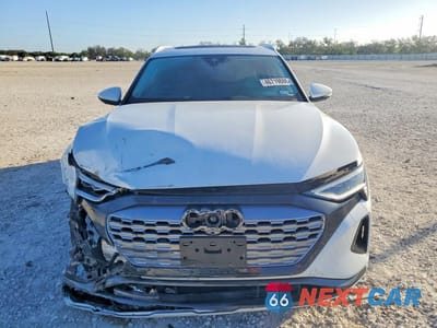 Piąte zdjęcie samochodu w środku: 2024 AUDI Q8 E-TRON PREMIUM PLUS VIN:WA15ABGE1RB013500 - miniatura