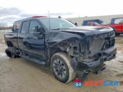 Czwarte zdjęcie samochodu z boku: 2023 CHEVROLET SILVERADO K2500 CUSTOM VIN:1GC5YME73PF158349 - miniatura