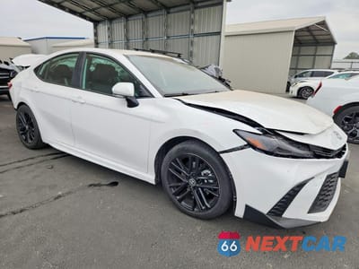 Czwarte zdjęcie samochodu z boku: 2025 TOYOTA CAMRY SE VIN:4T1DAACK9SU154795 - miniatura