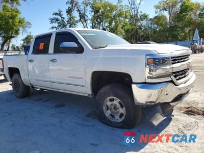 Czwarte zdjęcie samochodu z boku: 2018 CHEVROLET SILVERADO K1500 LTZ VIN:3GCUKSEC3JG477495 - miniatura