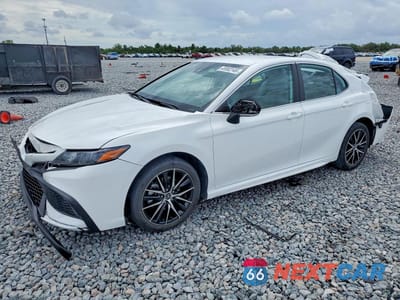 2023 TOYOTA CAMRY 4T1G11AK0PU767136 - główne zdjęcie licytacji z USA - miniatura