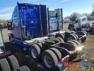 Trzecie zdjęcie samochodu z tyłu: 2018 VOLVO VN VNL VIN:4V4NC9EJ1JN895588 - miniatura