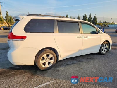 Trzecie zdjęcie samochodu z tyłu: 2011 TOYOTA SIENNA LE 8-PASSENGER VIN:5TDKK3DC4BS107898 - miniatura