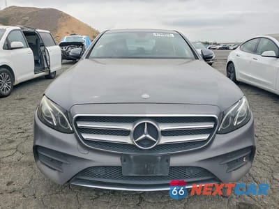 Piąte zdjęcie samochodu w środku: 2017 MERCEDES-BENZ E 300 4MATIC VIN:WDDZF4KB6HA093517 - miniatura