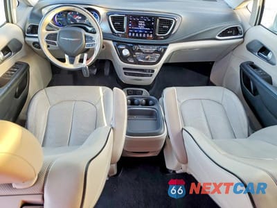 Zdjęcie 8 z 12 samochodu: 2017 CHRYSLER PACIFICA EHYBRID PLATINUM VIN:2C4RC1N74HR689505 - miniatura