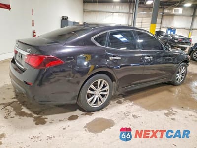 Trzecie zdjęcie samochodu z tyłu: 2016 INFINITI Q70 3.7 VIN:JN1BY1AR5GM271100 - miniatura