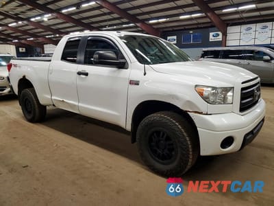 Czwarte zdjęcie samochodu z boku: 2013 TOYOTA TUNDRA GRADE VIN:5TFUY5F14DX283247 - miniatura