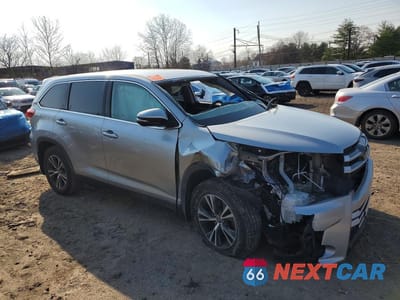 Czwarte zdjęcie samochodu z boku: 2019 TOYOTA HIGHLANDER LE VIN:5TDBZRFH7KS722825 - miniatura