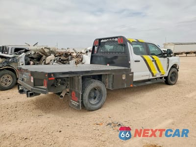 Trzecie zdjęcie samochodu z tyłu: 2025 FORD F350 SUPER DUTY FLATBED TRUCK VIN:1FD8W3HT4SEC33236 - miniatura