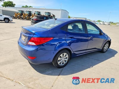 Trzecie zdjęcie samochodu z tyłu: 2017 HYUNDAI ACCENT SE VIN:KMHCT4AEXHU206769 - miniatura