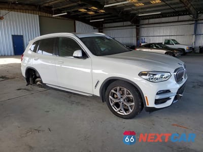 Czwarte zdjęcie samochodu z boku: 2021 BMW X3 XDRIVE30E VIN:5UXTS1C02M9E84281 - miniatura