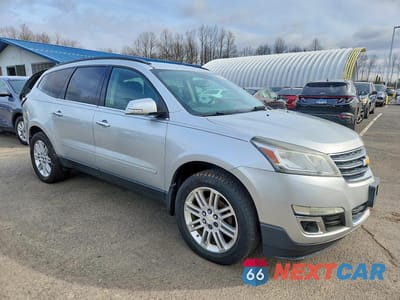 Czwarte zdjęcie samochodu z boku: 2014 CHEVROLET TRAVERSE LT VIN:1GNKVGKDXEJ371744 - miniatura