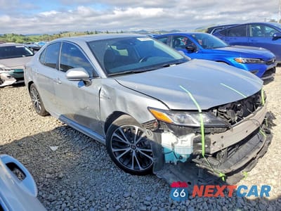 Czwarte zdjęcie samochodu z boku: 2020 TOYOTA CAMRY HYBRID SE VIN:4T1J31AK7LU533036 - miniatura