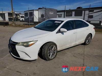 2015 TOYOTA CAMRY SE 4T1BF1FK1FU094005 - główne zdjęcie licytacji z USA - miniatura