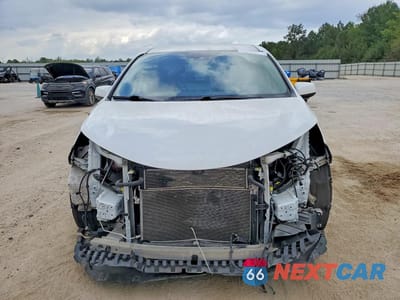 Piąte zdjęcie samochodu w środku: 2021 TOYOTA SIENNA LE 8-PASSENGER VIN:5TDKRKECXMS034785 - miniatura