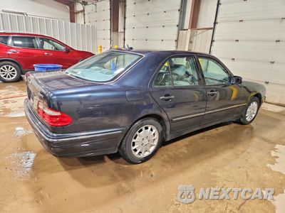 Trzecie zdjęcie samochodu z tyłu: 2000 BENZ E-CLASS E320 AWD 320 4MATIC VIN:WDBJF82J0YX042550 - miniatura