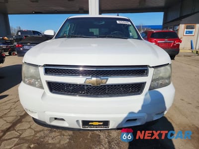 Piąte zdjęcie samochodu w środku: 2011 CHEVROLET SUBURBAN K1500 LT VIN:1GNSKJE34BR115170 - miniatura