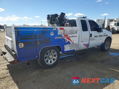 Trzecie zdjęcie samochodu z tyłu: 2006 FORD F250 SUPER DUTY UTILITY / SERVICE TRUCK VIN:1FTSX20P96EC17684 - miniatura