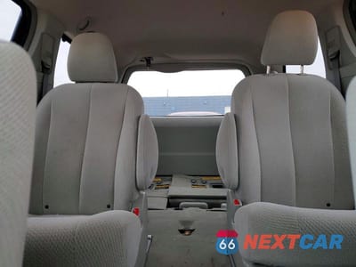 Zdjęcie 10 z 12 samochodu: 2012 TOYOTA SIENNA LE 7-PASSENGER VIN:5TDJK3DCXCS033559 - miniatura