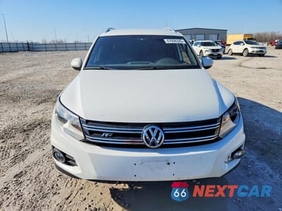 Piąte zdjęcie samochodu w środku: 2016 VOLKSWAGEN TIGUAN S VIN:WVGBV7AXXGW006406 - miniatura