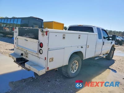 Trzecie zdjęcie samochodu z tyłu: 2008 FORD F250 SUPER DUTY UTILITY / SERVICE TRUCK VIN:1FTSX21528EE40679 - miniatura