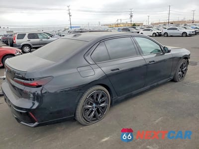 Trzecie zdjęcie samochodu z tyłu: 2024 BMW I7 EDRIVE50 VIN:WBY43EJ00RCR66640 - miniatura