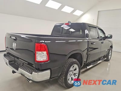 Trzecie zdjęcie samochodu z tyłu: 2019 RAM 1500 BIG HORN VIN:1C6RREFT7KN639503 - miniatura