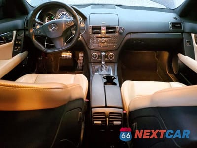Zdjęcie 8 z 12 samochodu: 2010 MERCEDES-BENZ C 63 AMG VIN:WDDGF7HB4AF401826 - miniatura