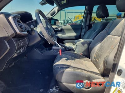 Zdjęcie 7 z 12 samochodu: 2018 TOYOTA TACOMA TRD PRO VIN:5TFCZ5ANXJX154007 - miniatura