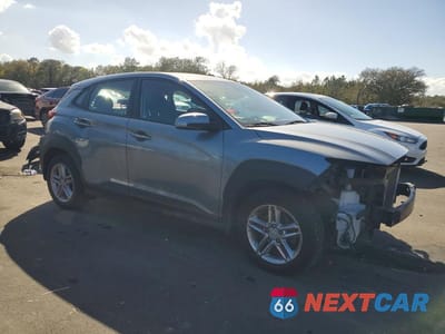 Czwarte zdjęcie samochodu z boku: 2021 HYUNDAI KONA SE VIN:KM8K12AAXMU661327 - miniatura