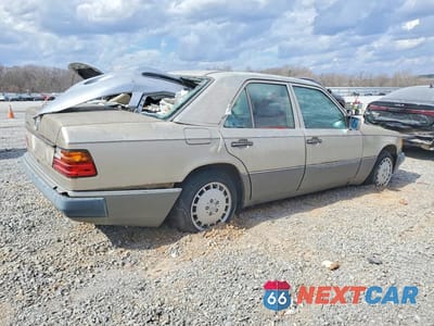 Trzecie zdjęcie samochodu z tyłu: 1992 MERCEDES-BENZ 300 E VIN:WDBEA30EXNB604004 - miniatura