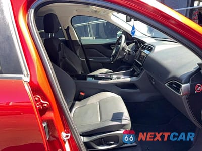 Piąte zdjęcie samochodu w środku: 2018 JAGUAR F-PACE PREMIUM VIN:SADCJ2EV3JA242159 - miniatura