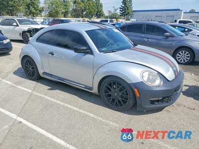 Czwarte zdjęcie samochodu z boku: 2012 VOLKSWAGEN BEETLE VIN:3VWFP7AT8CM646621 - miniatura