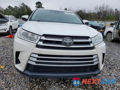 Piąte zdjęcie samochodu w środku: 2018 TOYOTA HIGHLANDER LE VIN:5TDZZRFH6JS245866 - miniatura