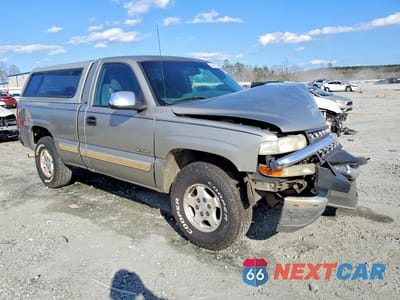 Czwarte zdjęcie samochodu z boku: 2002 CHEVROLET SILVERADO K1500 VIN:1GCEK14TX2Z183500 - miniatura