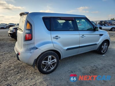 Trzecie zdjęcie samochodu z tyłu: 2011 KIA SOUL + VIN:KNDJT2A25B7712649 - miniatura
