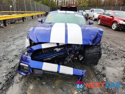 Piąte zdjęcie samochodu w środku: 2016 FORD MUSTANG VIN:1FA6P8AM0G5325756 - miniatura