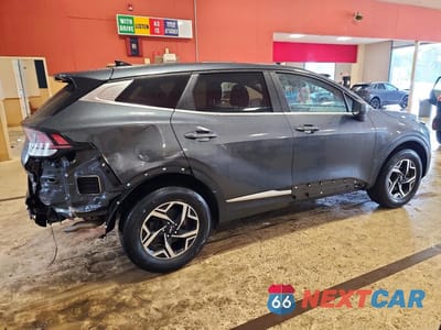 Trzecie zdjęcie samochodu z tyłu: 2023 KIA SPORTAGE VIN:KNDPUCAF2P7041139 - miniatura