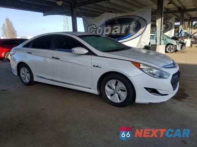Czwarte zdjęcie samochodu z boku: 2013 HYUNDAI SONATA HYBRID VIN:KMHEC4A40DA069062 - miniatura